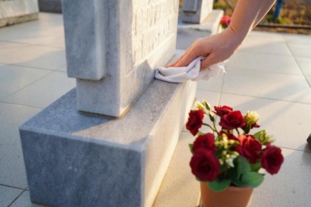 Pourquoi choisir un granit de qualit&eacute; sup&eacute;rieure pour un monument fun&eacute;raire durable ?